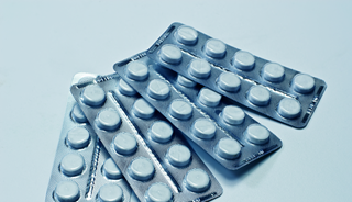 Cholesterol-Lowering Drugs May Also Cut Dementia Risk Cholesterol-Lowering Drugs May Also Cut Dementia Risk