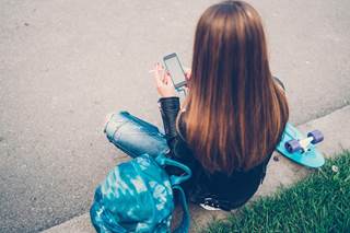 Children with more severe symptoms of ADHD are more likely to smoke cigarettes by age 17 and to start smoking at an earlier age. Children with more severe symptoms of ADHD are more likely to smoke cigarettes by age 17 and to start smoking at an earlier age.