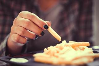 Parents who encourage dieting at a young age cause their children to be at a higher risk for eating disorders. Parents who encourage dieting at a young age cause their children to be at a higher risk for eating disorders.