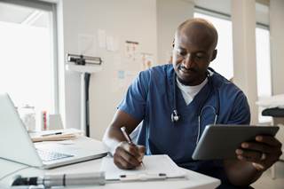 The AMA is calling on medical schools and residency programs to incorporate electronic health record training into their curricula. The AMA is calling on medical schools and residency programs to incorporate electronic health record training into their curricula.